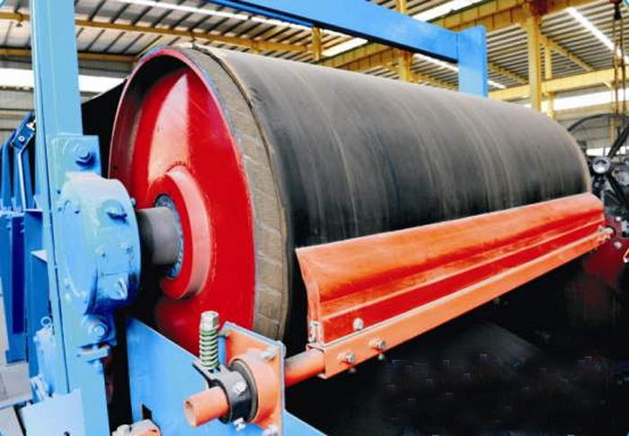 濱州強(qiáng)生重工(電話18366865222)專注生產(chǎn)聚氨酯清掃器清掃器,輸送帶清掃器,皮帶機(jī)清掃器,聚氨酯清掃器,皮帶清掃器,聚氨酯刮刀、聚氨酯刮板、清掃器刮板、聚氨酯清掃器