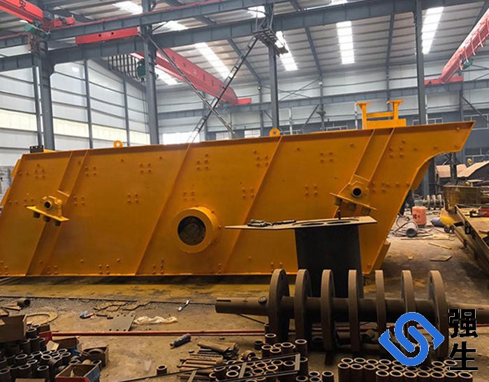 多層礦用振動篩與脫水篩對比：石英砂分級與沙石分離設(shè)備如何選