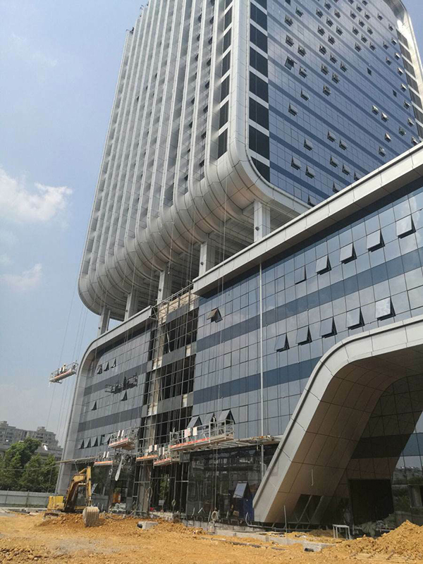 電動吊籃下滑傾斜應(yīng)對措施